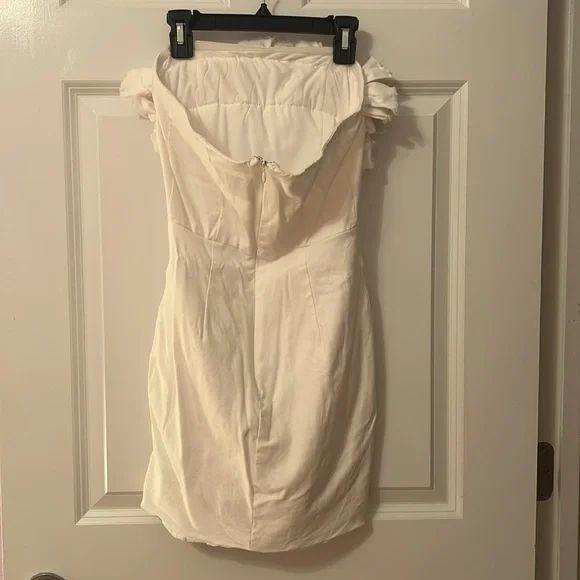 Off-Shoulder Cream Floral Appliqué Mini Dress - Picture 2 of 3